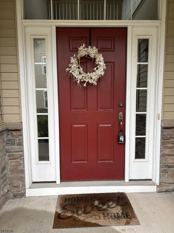 14 Fehervari Ct, Franklin Twp., NJ 08873