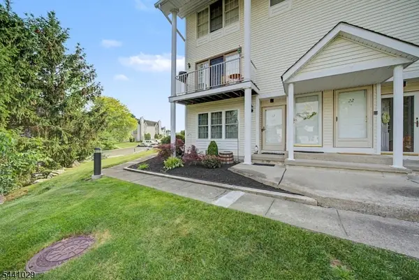 12 Amherst Ct, Hamburg Boro, NJ 07419
