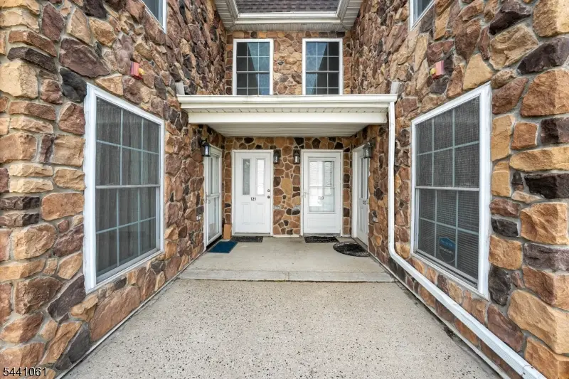 123 Chariot Ct, Piscataway, NJ 08854 - #1