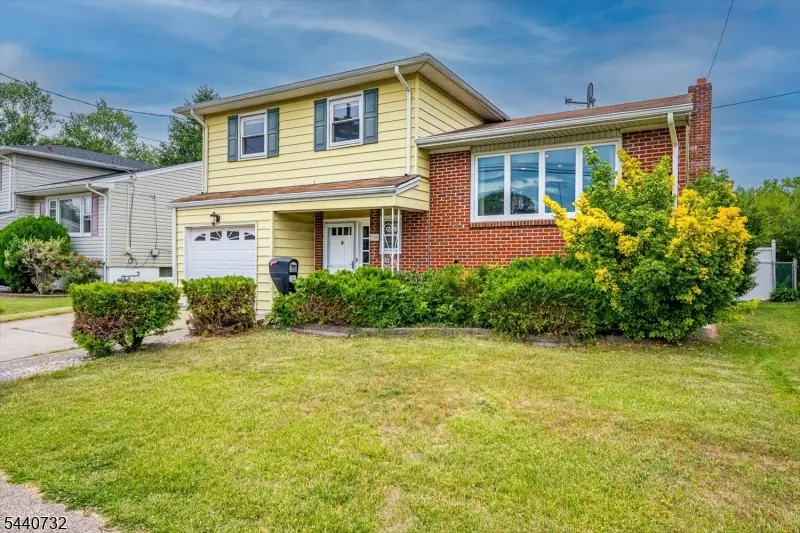 2300 Desisto Dr, Rahway, NJ 07065 - #2