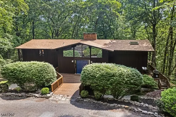 6 Farm Rd, Chester Twp., NJ 07930