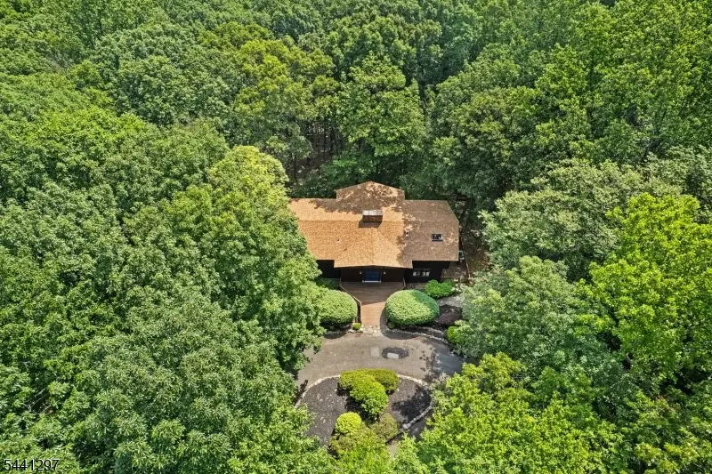 6 Farm Rd, Chester, NJ 07930 - #2