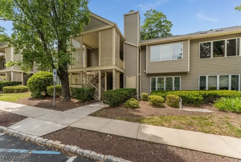 25 Augusta Dr, Clinton, NJ 08801 - #1