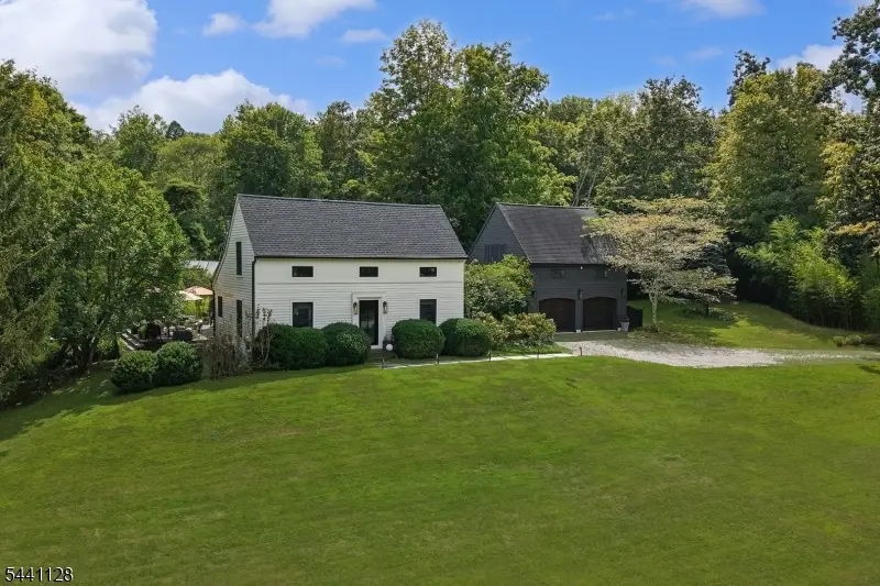2 Schoolhouse Lane, Tewksbury, NJ 08858 - #1