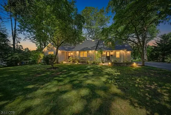 44 Glen Rd, Mountain Lakes Boro, NJ 07046