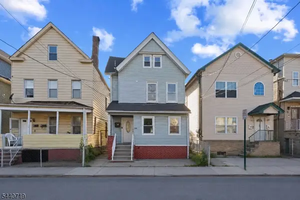 136 Smith St, Elizabeth City, NJ 07201