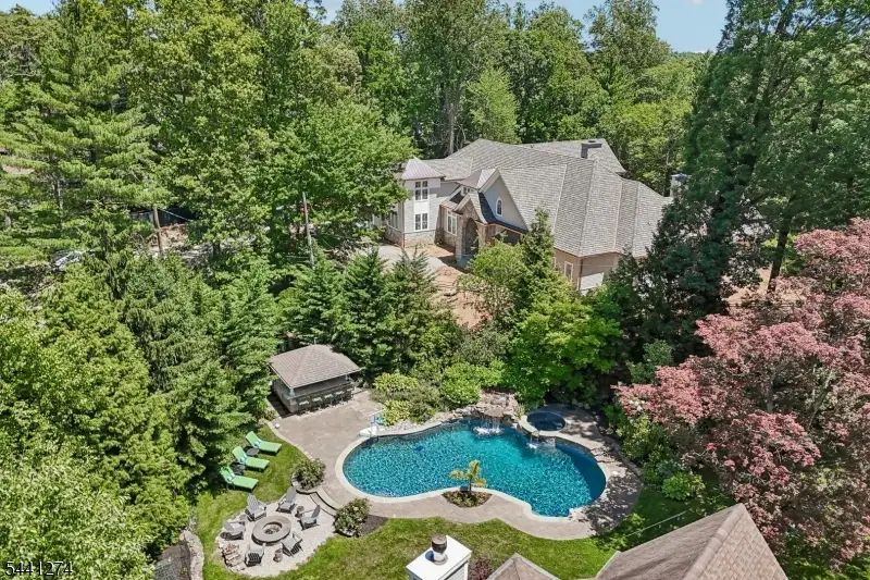 4 Holmehill Ln, Roseland, NJ 07068 - #2