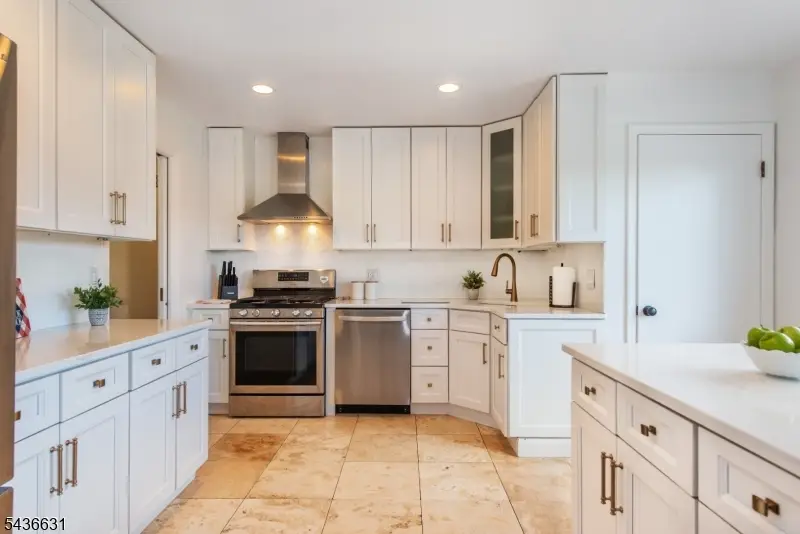 15 Bogert Pl, Clifton, NJ 07013 - #1
