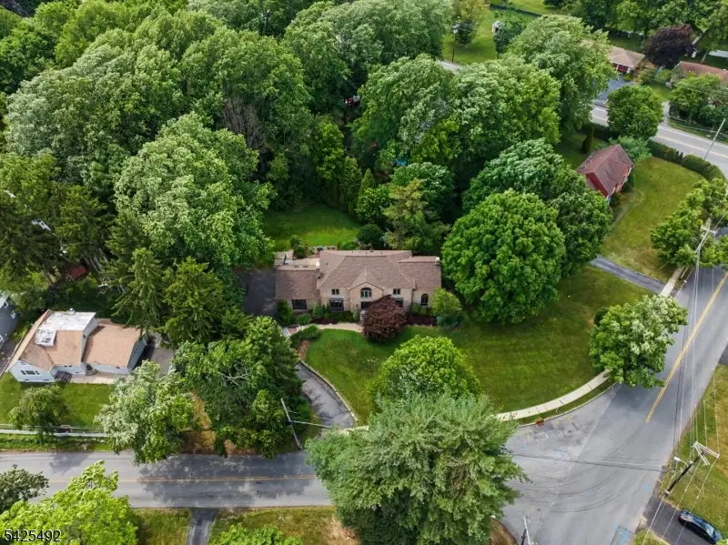 4 Unneberg Ave, Succasunna, NJ 07876 - #1