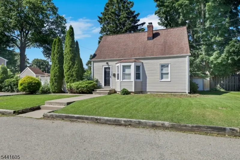 20 Harding Ave, Pompton Lakes, NJ 07442 - #1