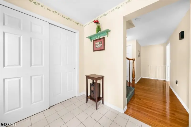 9 Mills Ct, Raritan, NJ 08822 - #3