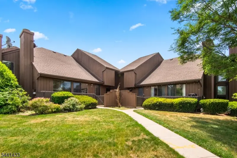 261 Kingsberry Dr, Franklin, NJ 08873 - #1