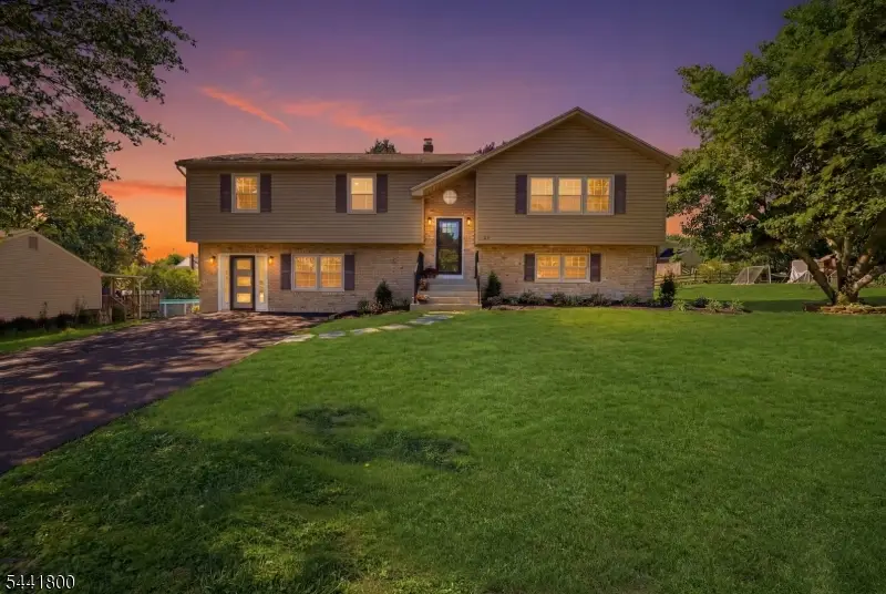 44 Stonehenge Dr, Lopatcong, NJ 08865 - #2
