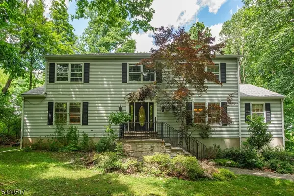 4 Redwood Way, Roxbury Twp., NJ 07876