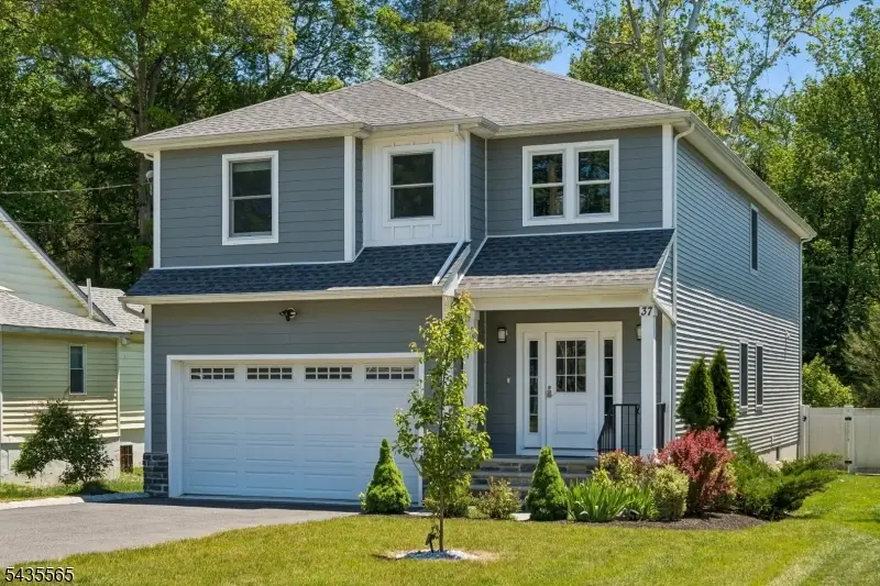 37 Burnet St, Livingston, NJ 07039 - #1