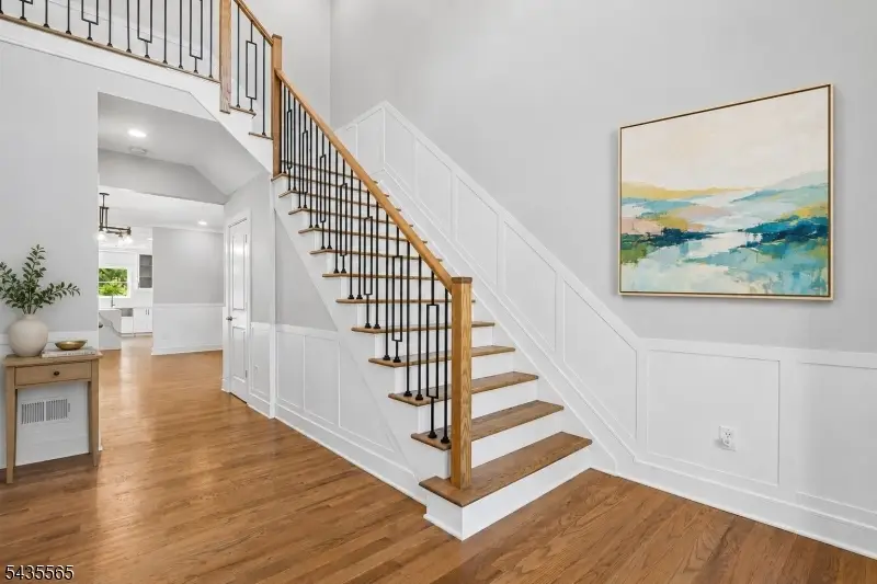 37 Burnet St, Livingston, NJ 07039 - #2