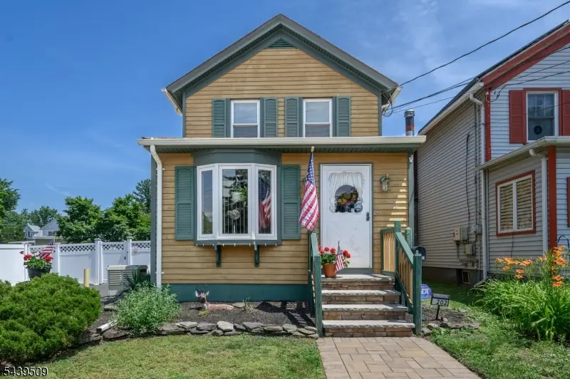 202 Grove St, North Plainfield, NJ 07060 - #1
