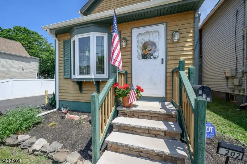 202 Grove St, North Plainfield, NJ 07060 - #2