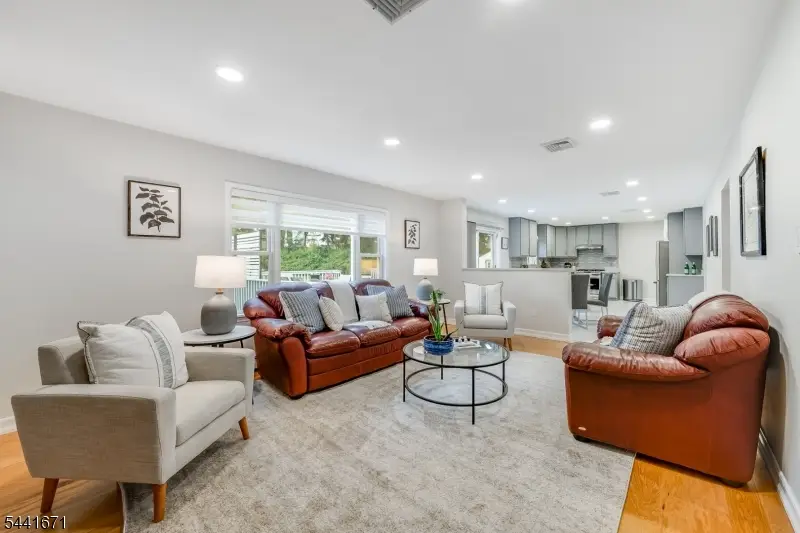 27 Harvest Ln, Livingston, NJ 07039 - #3
