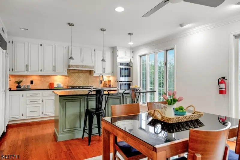 18 Kings Hill Ct, Summit, NJ 07901 - #2