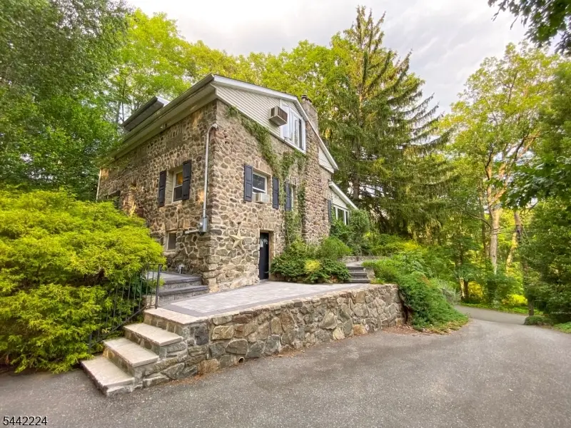 91 W Glen Rd, Denville, NJ 07834 - #3