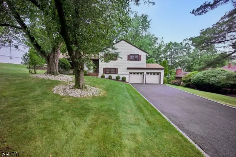 19 Bear Brook Ln, Livingston, NJ 07039 - #1