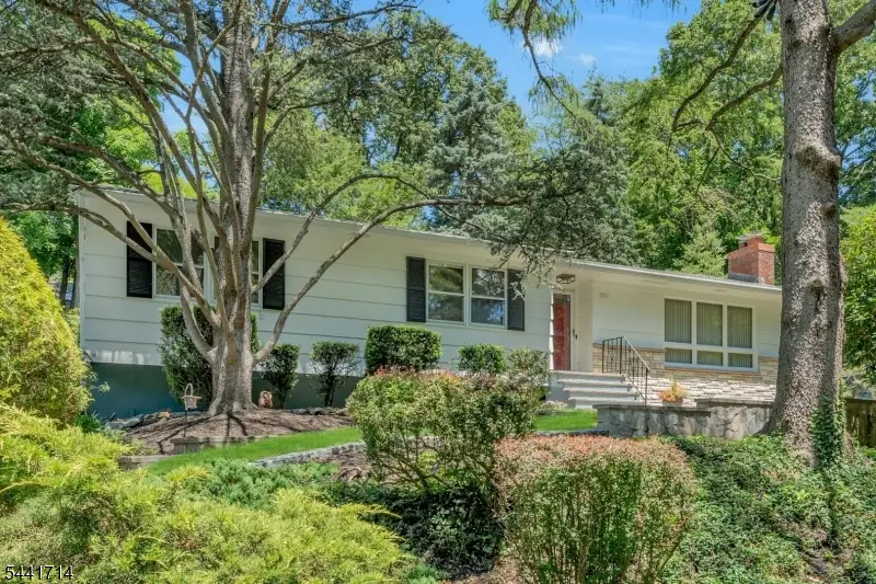 350 Greenbrier Ct, Mountainside, NJ 07092 - #2