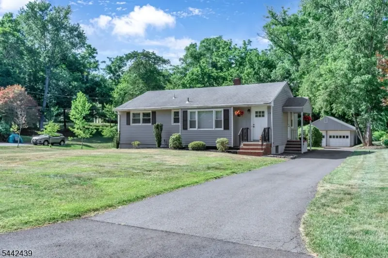 18 North Ave, Bradley Gardens, NJ 08807 - #2