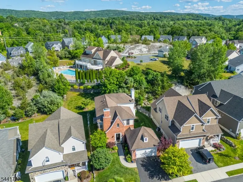 14 Bluffs Ct, Hamburg, NJ 07419 - #2