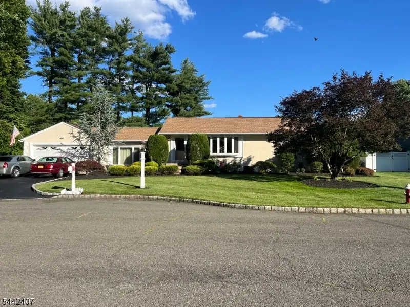8 Alyson Dr, Fairfield, NJ 07004 - #2