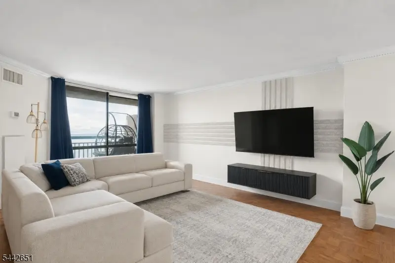 1020 Harmon Cove Tower, Secaucus, NJ 07094 - #2