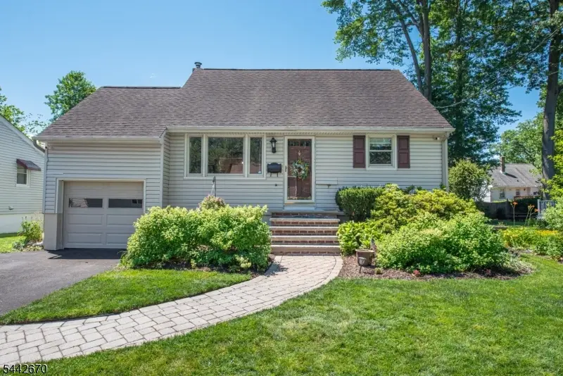 3 Maple Ln, Lake Hiawatha, NJ 07034 - #1