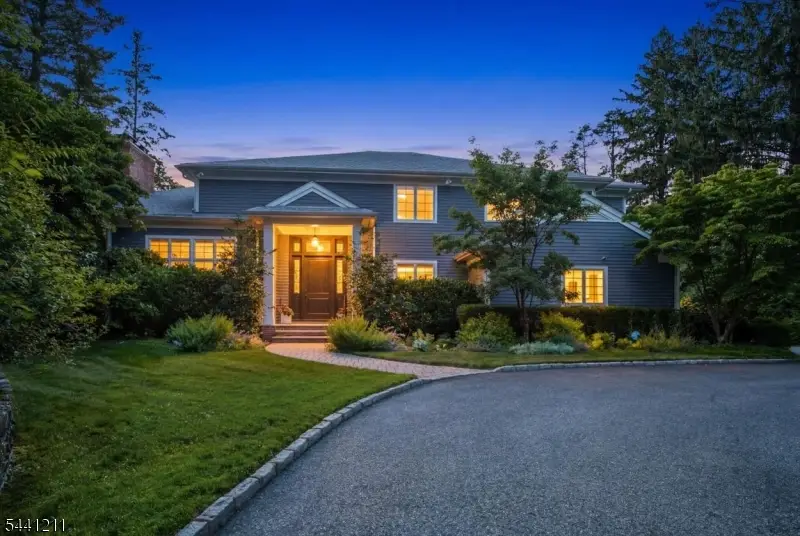 2 Denman Ct, Millburn, NJ 07078 - #2