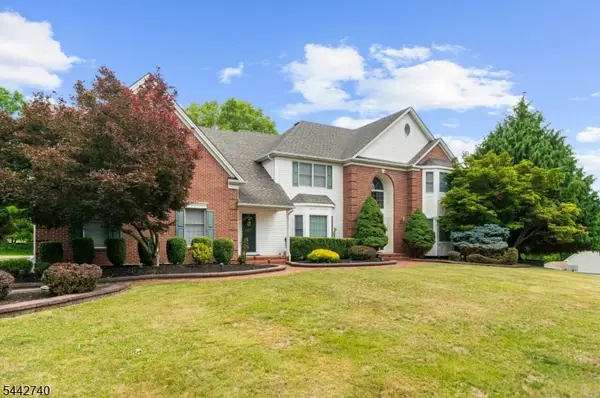 3 Regal Way, Raritan Twp., NJ 08822