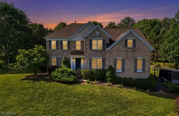 29 Old Schoolhouse Rd, Bethlehem Twp., NJ 08802