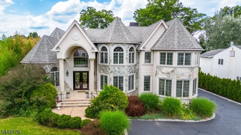 16A Cheri Ln, Fairfield, NJ 07004 - #1