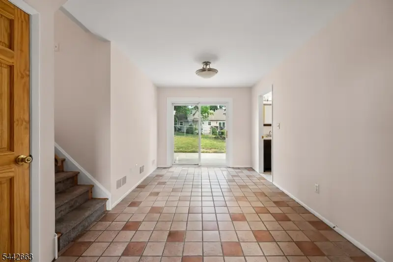 18 Carrie Ct, Nutley, NJ 07110 - #3