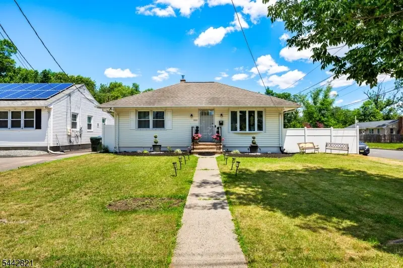 800 N Washington Ave, Dunellen, NJ 08812 - #1