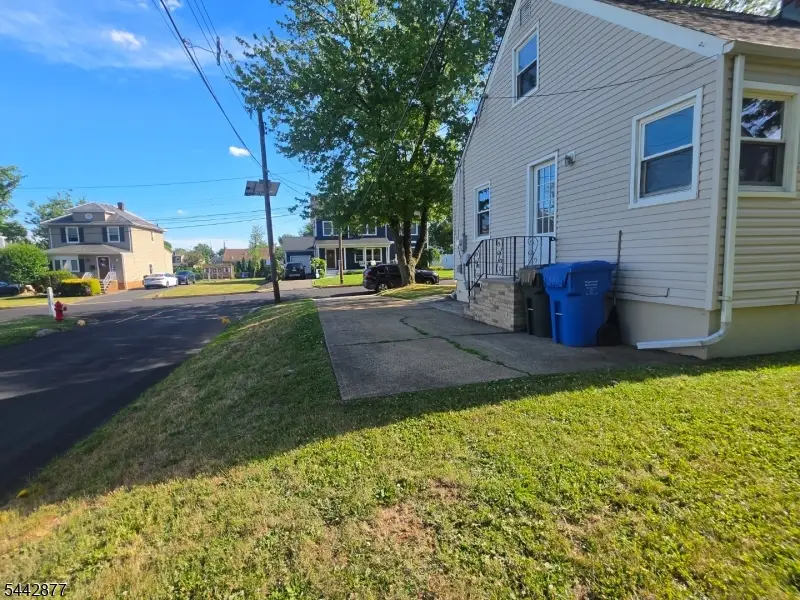 98 Craske St, Woodbridge, NJ 07095 - #3
