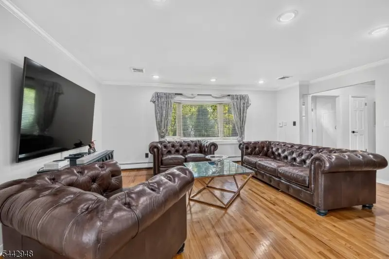 2 Country Club Ct, Livingston, NJ 07039 - #3