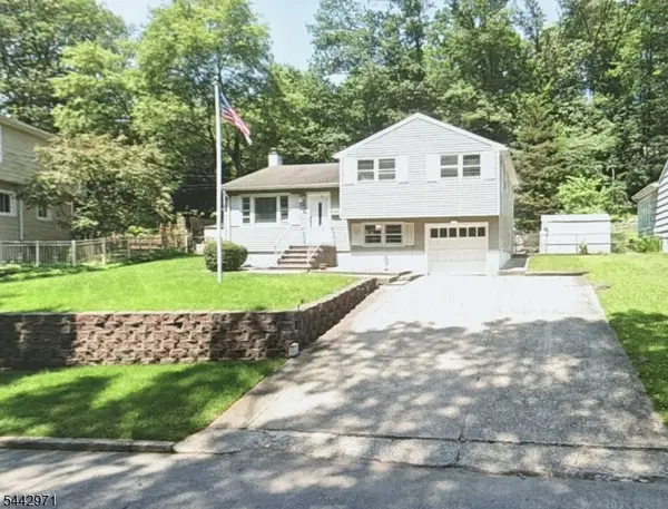 89 Knolls Rd, Bloomingdale Boro, NJ 07403