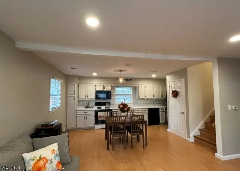 89 Knolls Rd, Bloomingdale, NJ 07403 - #2