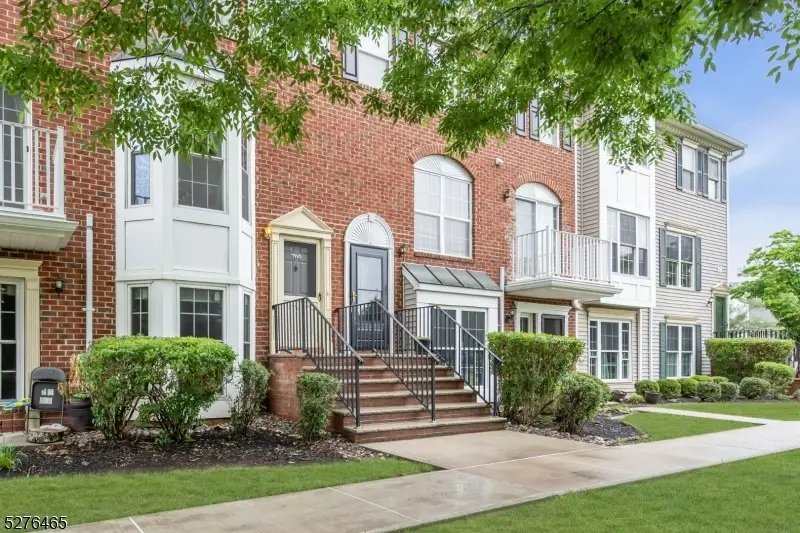 709 Dunn Cir, Bradley Gardens, NJ 08807 - #3