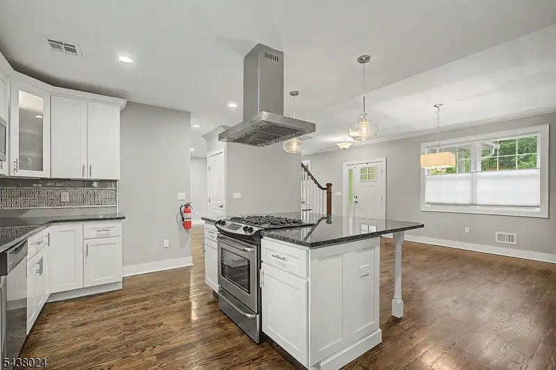 8 Phyllis Pl, Randolph, NJ 07869 - #2