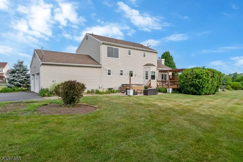 1 Pegasus Ct, Ringoes, NJ 08551 - #2