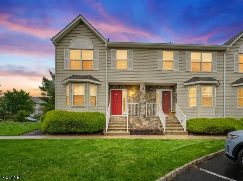 57 Victoria Dr, Franklin, NJ 08873 - #1