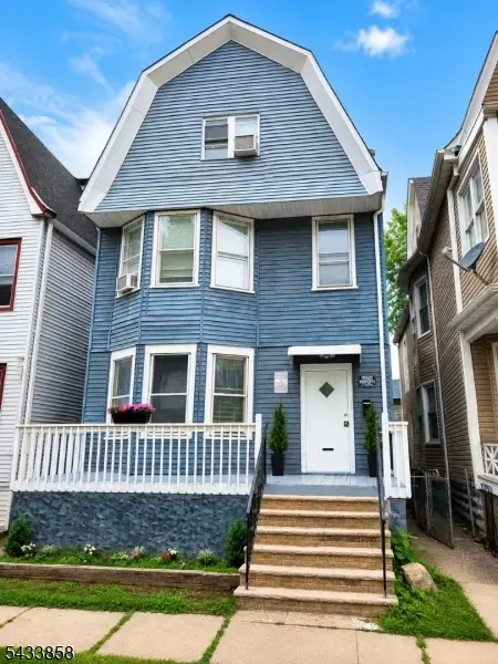 327 Amherst St, East Orange City, NJ 07018