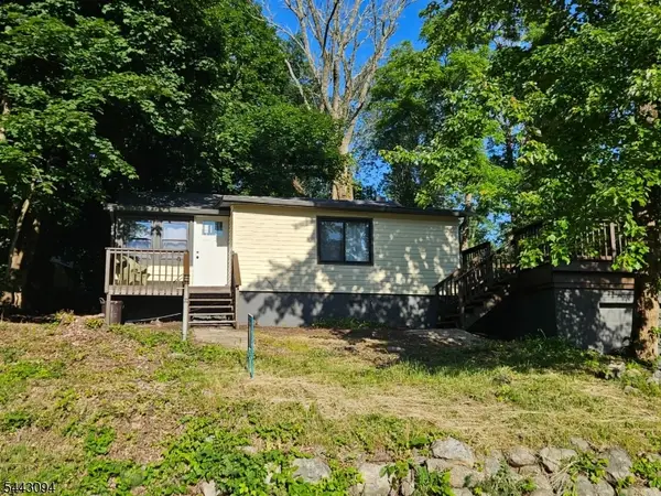 43 E Shore Trl, Hardyston Twp., NJ 07460
