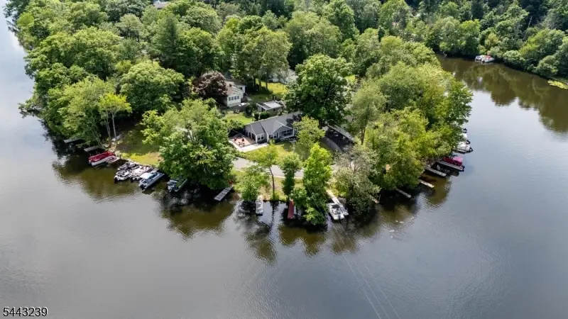 74 Race Track Dr, Upper Greenwood Lake, NJ 07480 - #3
