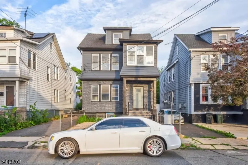 25 Wolf Pl, Irvington, NJ 07111 - #1
